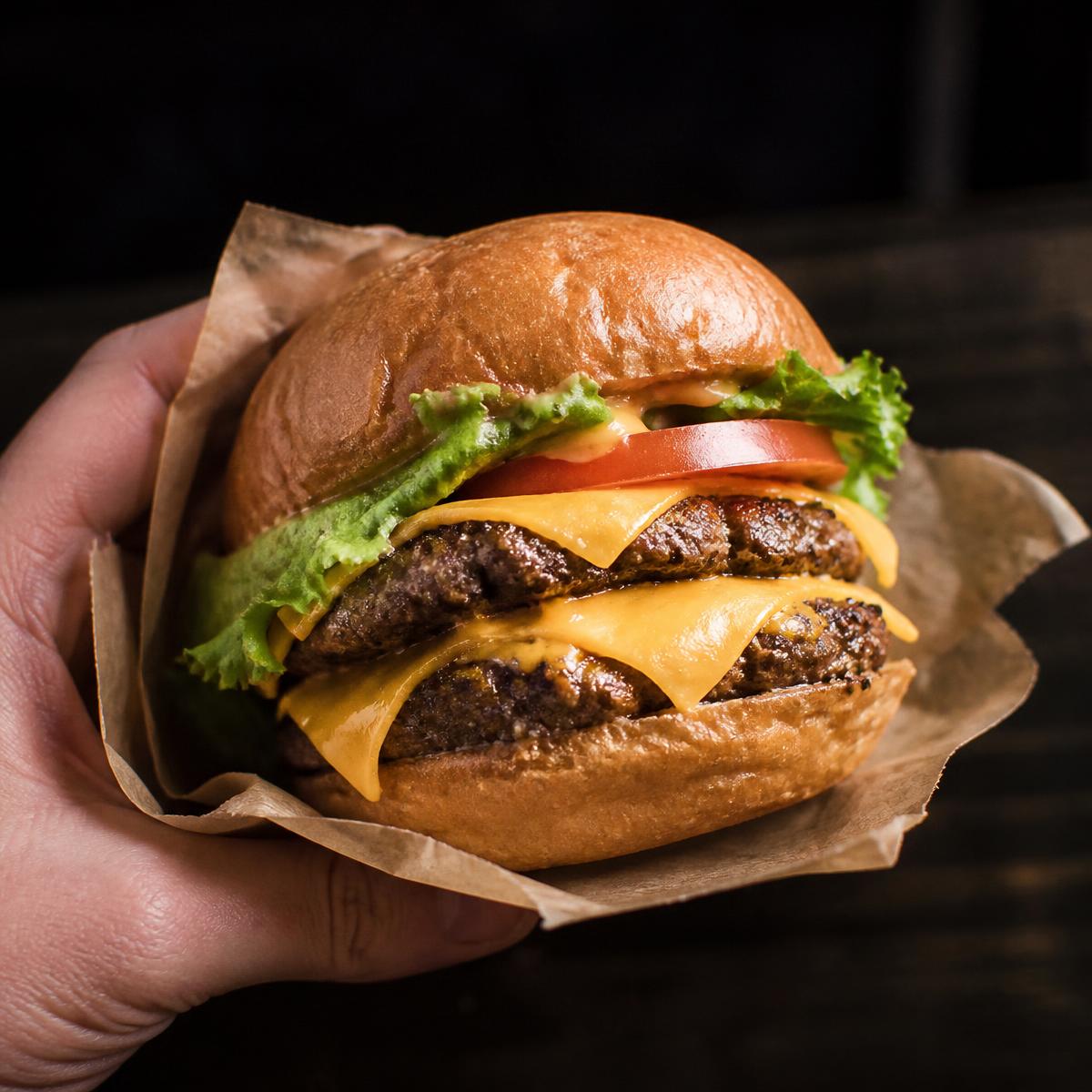 Hamburguesa casera abundante de La Caserita